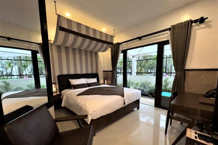 Superior King with Partial River View – Onsen, Sauna Included